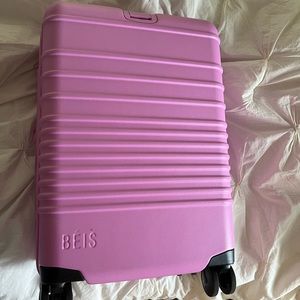 BEIS berry carryon luggage. EUC.